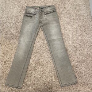 Rockstar Stylish Gray Straight Leg Jeans with Zipper Accents Size: 24 Brand New